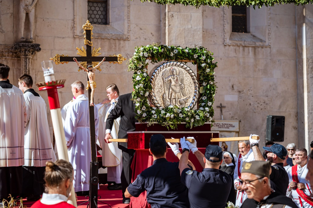 Šibenik proslavio svog zaštitnika: Održana svečana procesija i misa povodom blagdana sv. Mihovila