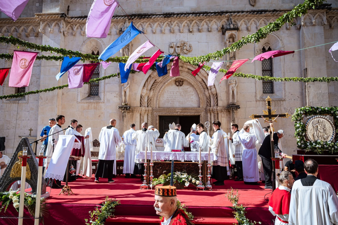 Šibenik proslavio svog zaštitnika: Održana svečana procesija i misa povodom blagdana sv. Mihovila