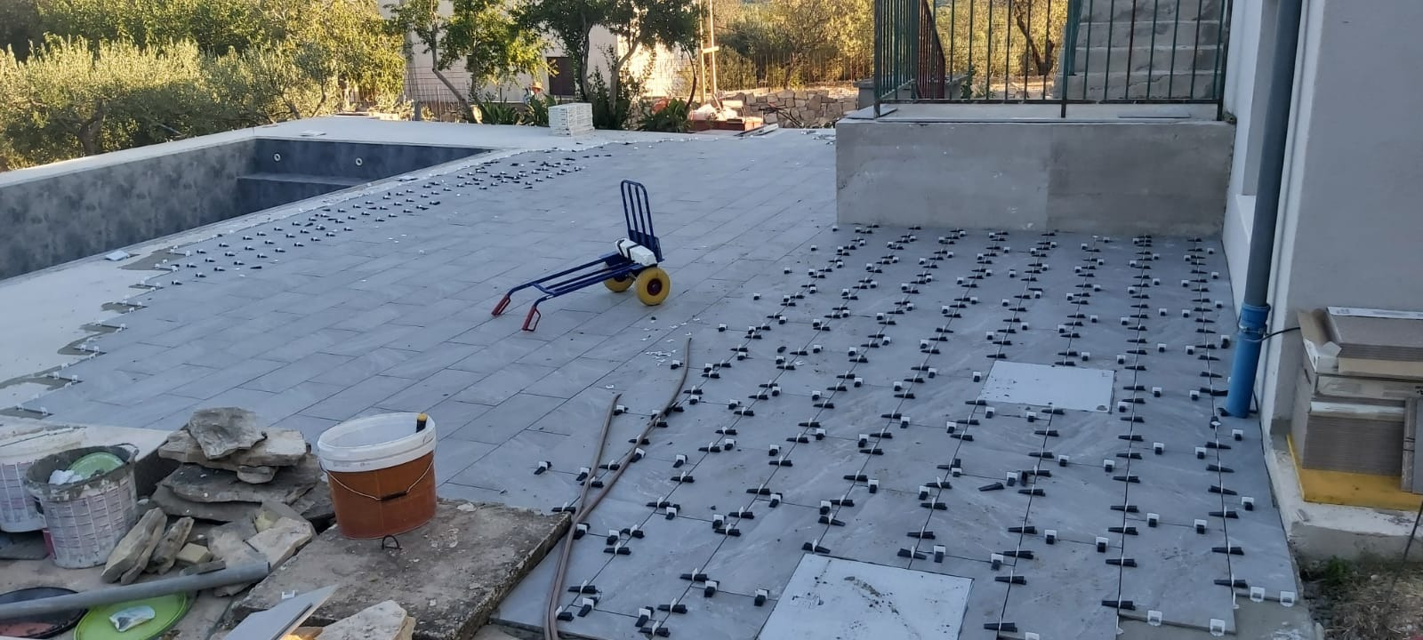 Bilo da se radi o manjoj adaptaciji ili većem građevinskom projektu, s Vitez Gradnjom nećete pogriješiti!