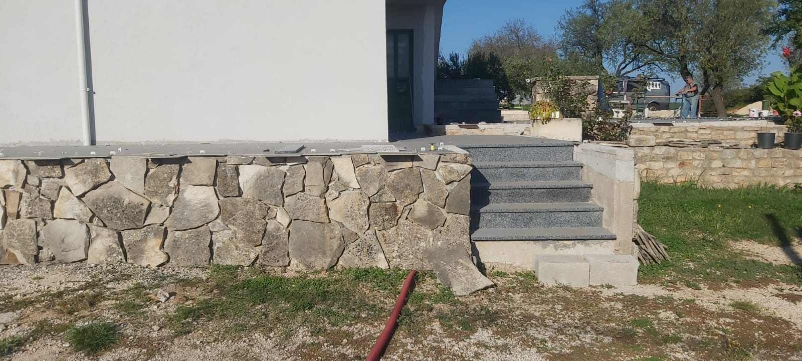 Bilo da se radi o manjoj adaptaciji ili većem građevinskom projektu, s Vitez Gradnjom nećete pogriješiti!