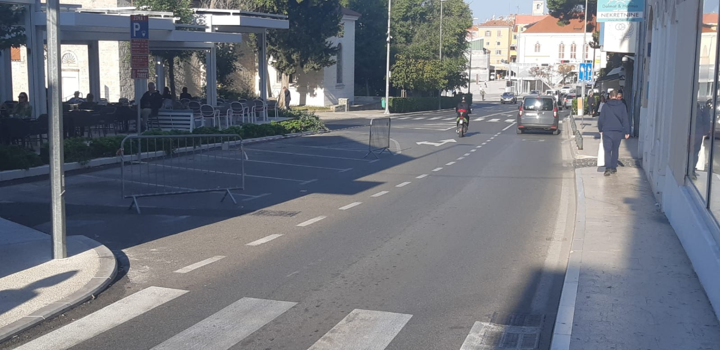 FOTO Ograde i trake: Jutros ste teško mogli naći parking kod Vanjskog