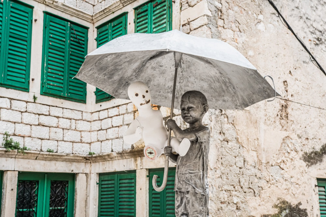 Šibenik je galerija na otvorenom: Znate li gdje se nalaze svi ovi kipovi, biste i spomenici?
