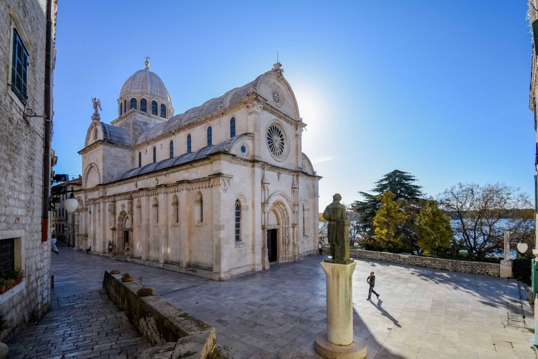 Šibenik je galerija na otvorenom: Znate li gdje se nalaze svi ovi kipovi, biste i spomenici?