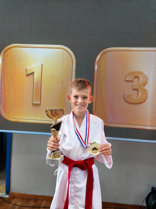 FOTO Karatisti Šibenika 1066 uzeli devet medalja u Jastrebarskom: Prvaci države Marko, Ema i Bartul