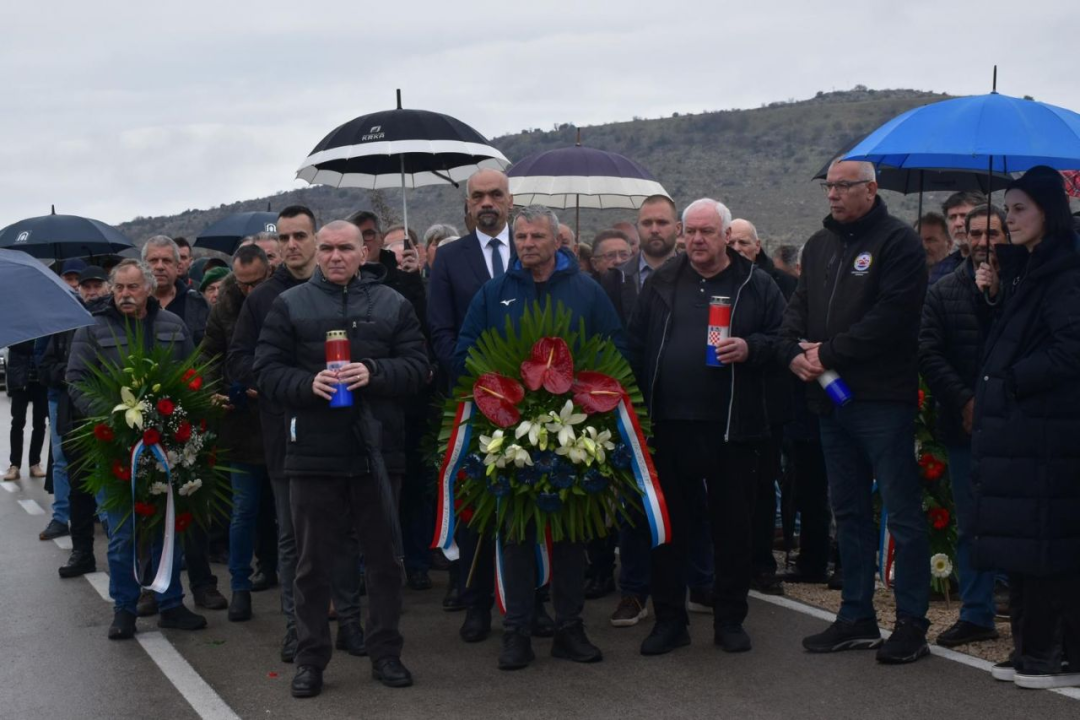 Obilježavanje 32. godišnjice ratnog zločina nad hrvatskim braniteljima u Dragišićima