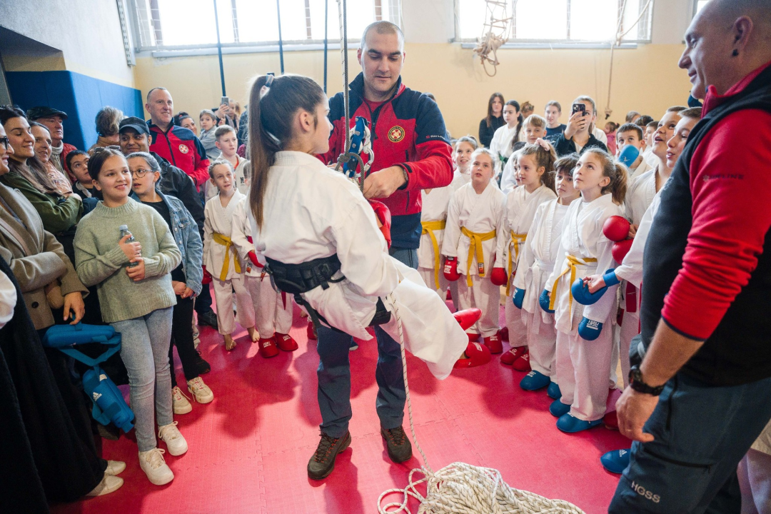  Mladi karataši otvorili novu sezonu Lige klubova uz edukativnu prezentaciju šibesnkih HGSS-ovaca