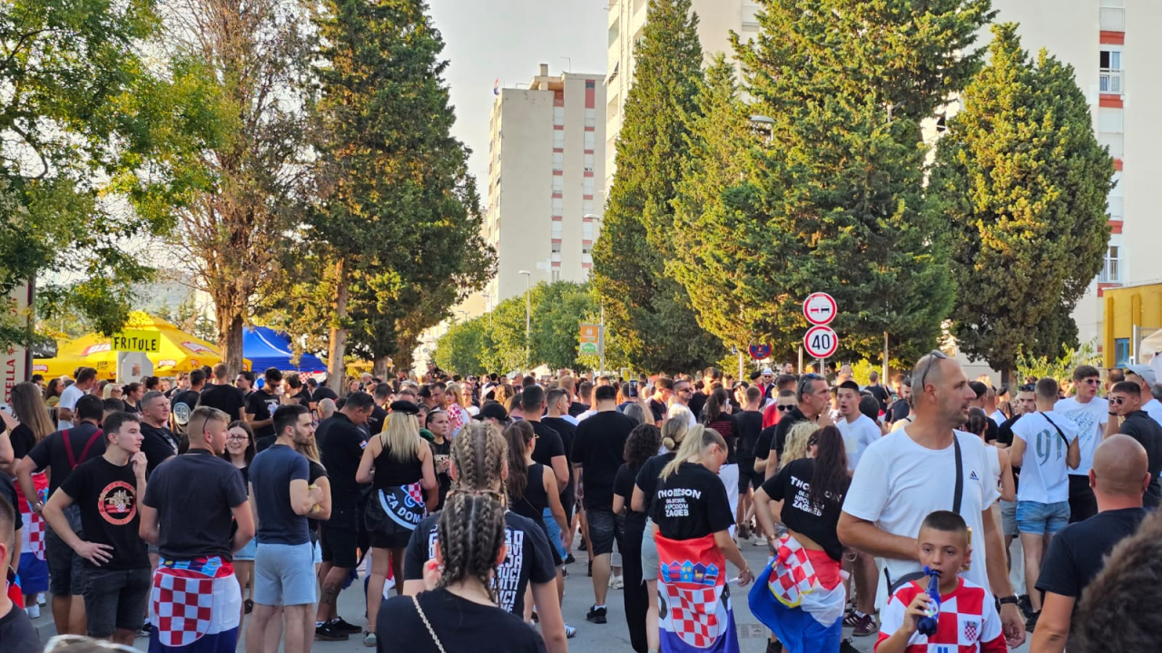 Thompsonovi obožavatelji ispunili Šubićevac 
