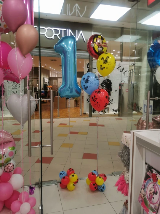Iznenadite svoje bližnje personaliziranim poklonima i dekoracijama iz Smile T-shirt &amp; party storea! 