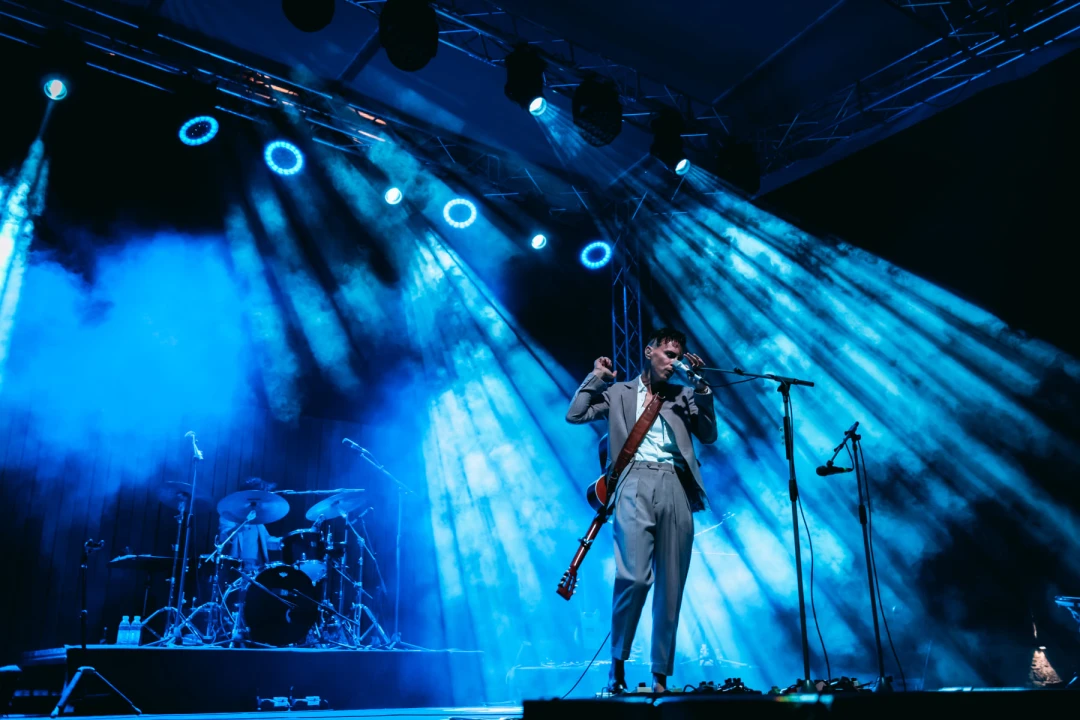 Asaf Avidan u Šibeniku: Bol, patnja, ljubav, unikatan talent i kiselost pokvarenog piva  