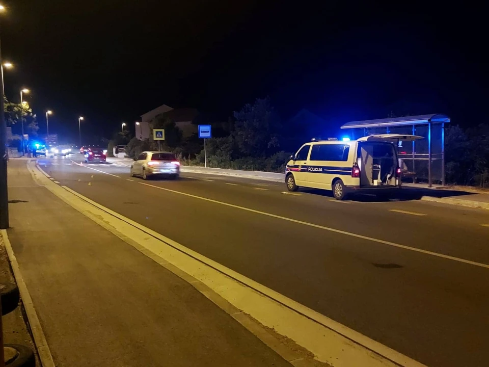 Automobil u Brodarici naletio na dvije djevojke, obje prebačene u šibensku bolnicu