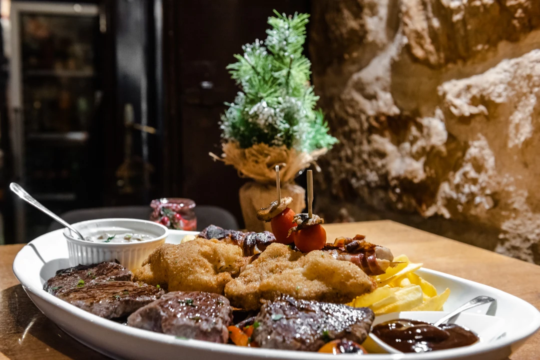 Uživajte ovog adventa u slasnim zimskim delicijama konobe Brošćica! 