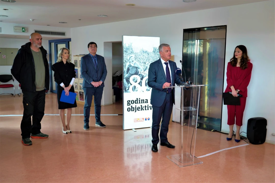 U knjižnici otvorena izložba novinske fotografije Slobodne Dalmacije '80 godina u objektivu'