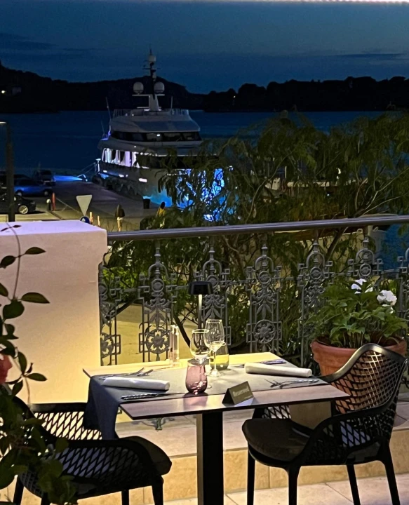 Uživajte u ljetnoj terasi Le Jardina uz vrhunsku hranu i najljepši pogled! 