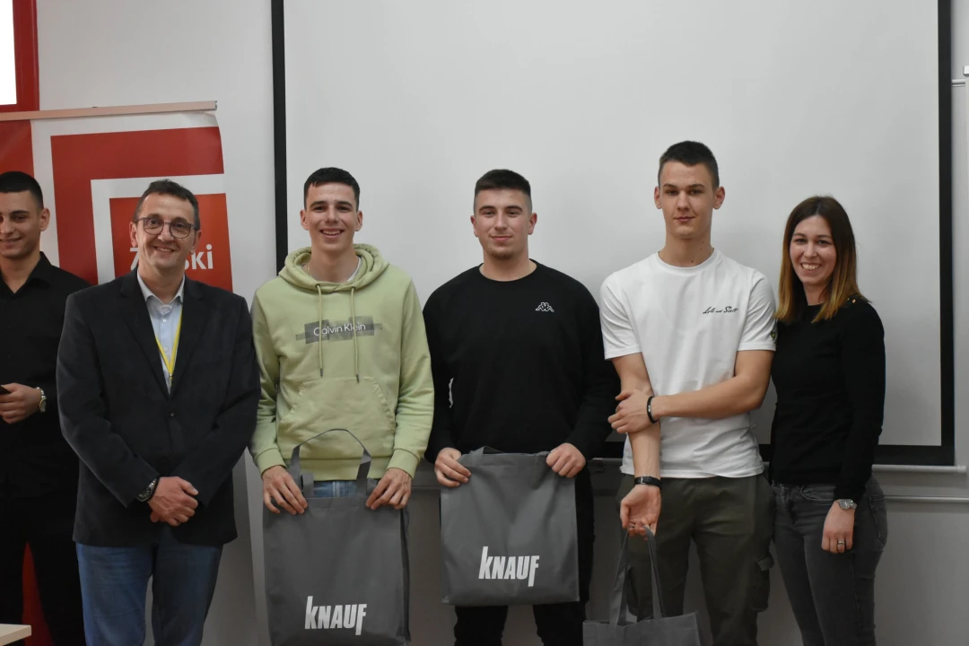 U kninskoj srednjoj školi održano regionalno natjecanje Poslovni izazov 2024. za regiju Jug