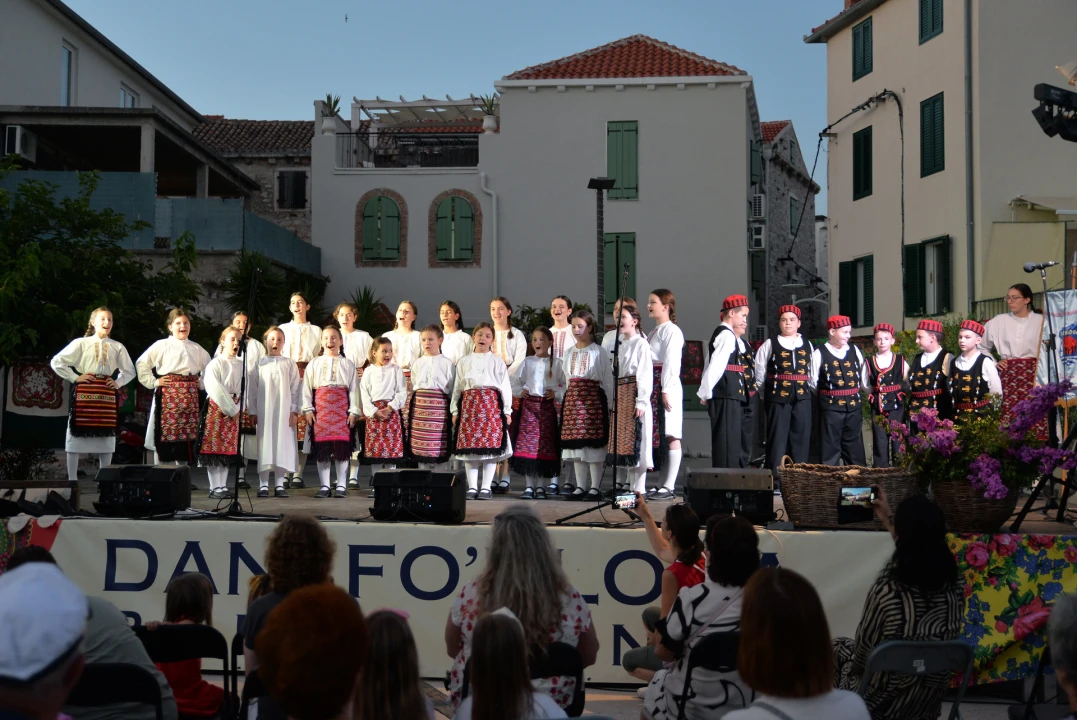 Manifestacijom koja je okupila 500 sudionika Betinjani pokazali ljubav prema tradiciji