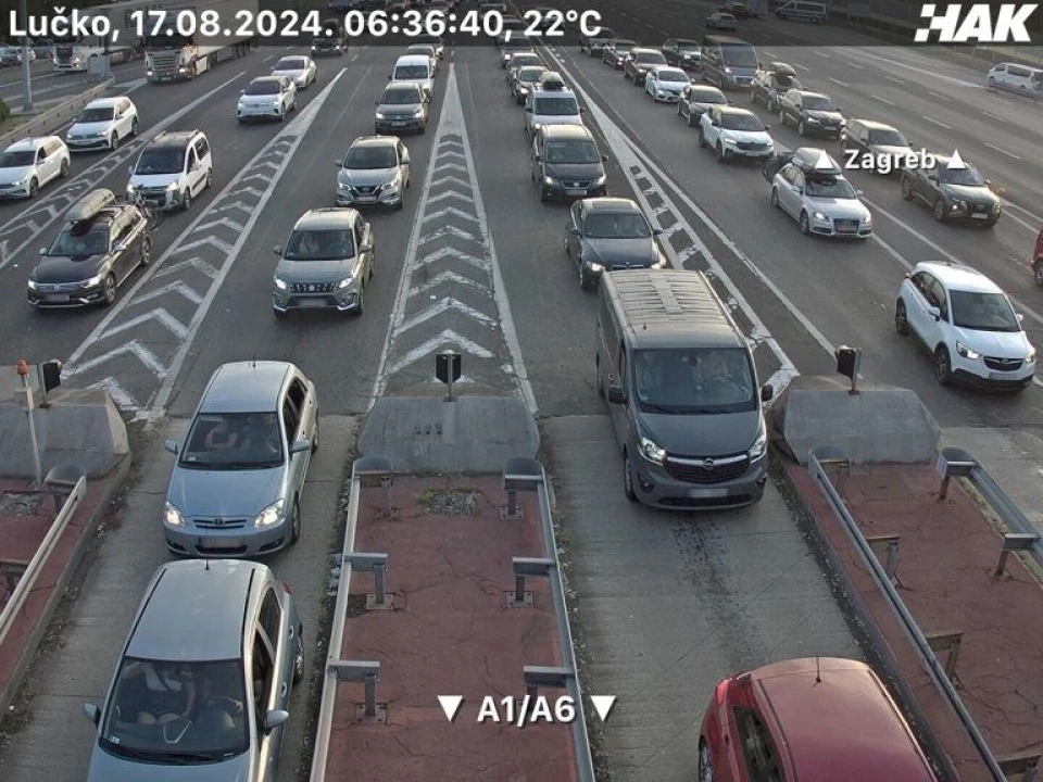 Gužve od jutra na cestama sve veće: Kilometarske kolone sve duže, policija poslala posebno upozorenje
