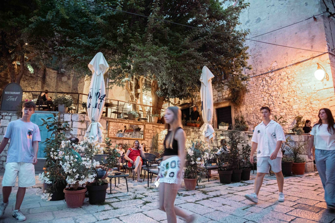 Prevruće je da kuhate, počastite se slasnim roštiljem Kod Starog! 