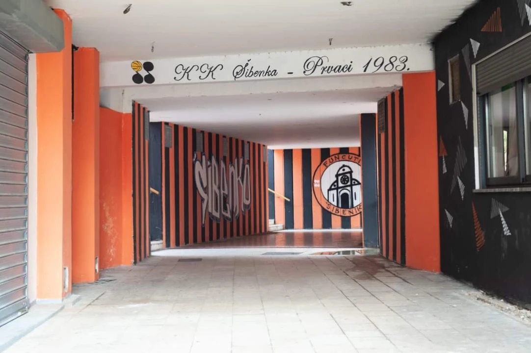 Šibenik diše narančasto: Kvartovi postaju galerije za navijačku umjetnost