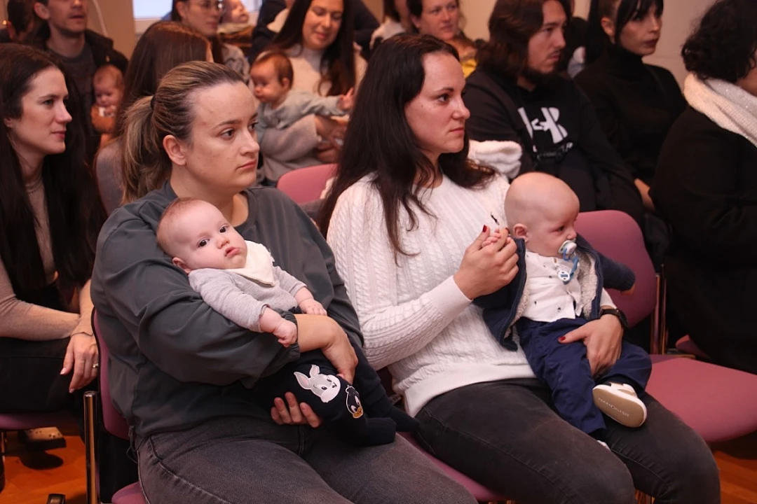Babyboom u Vodicama: Ove godine 90 novorođenih, gradonačelnik poklonio eure i prigodne darove