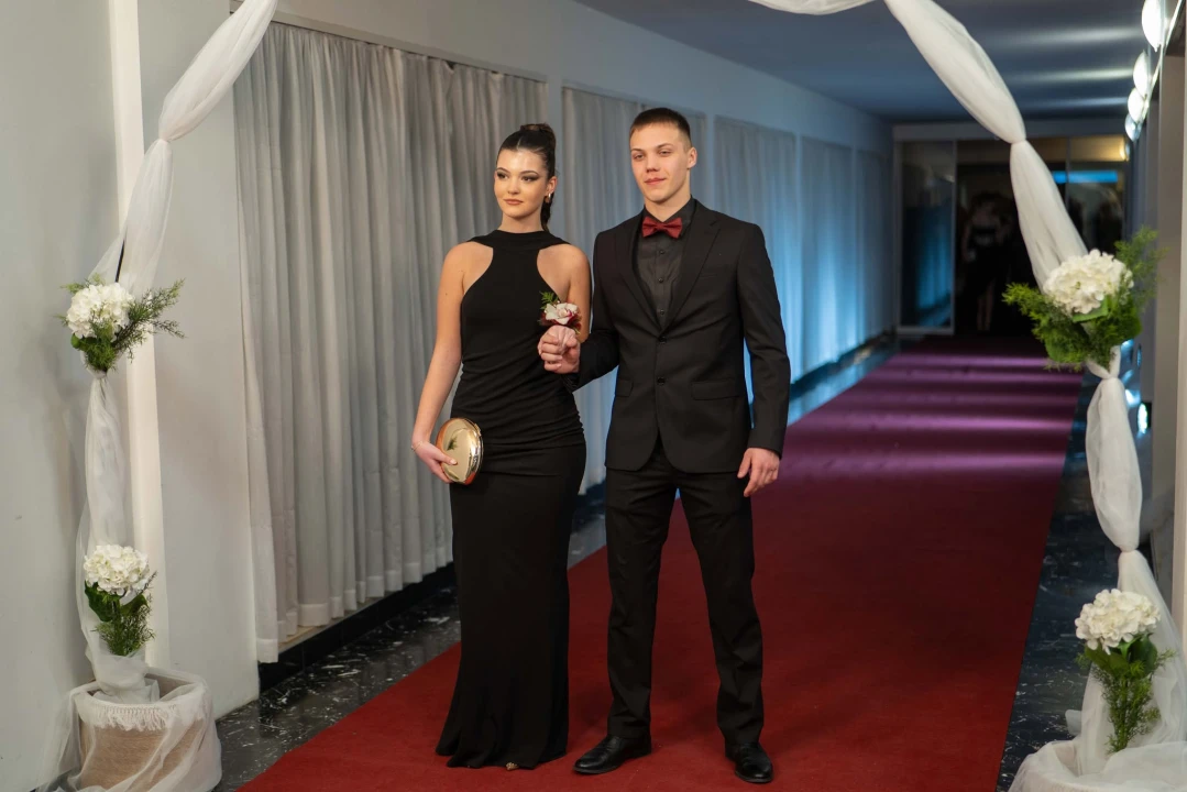 FOTOGALERIJA Zavirite na spektakularni Maturalni ples Ekonomske škole (1)
