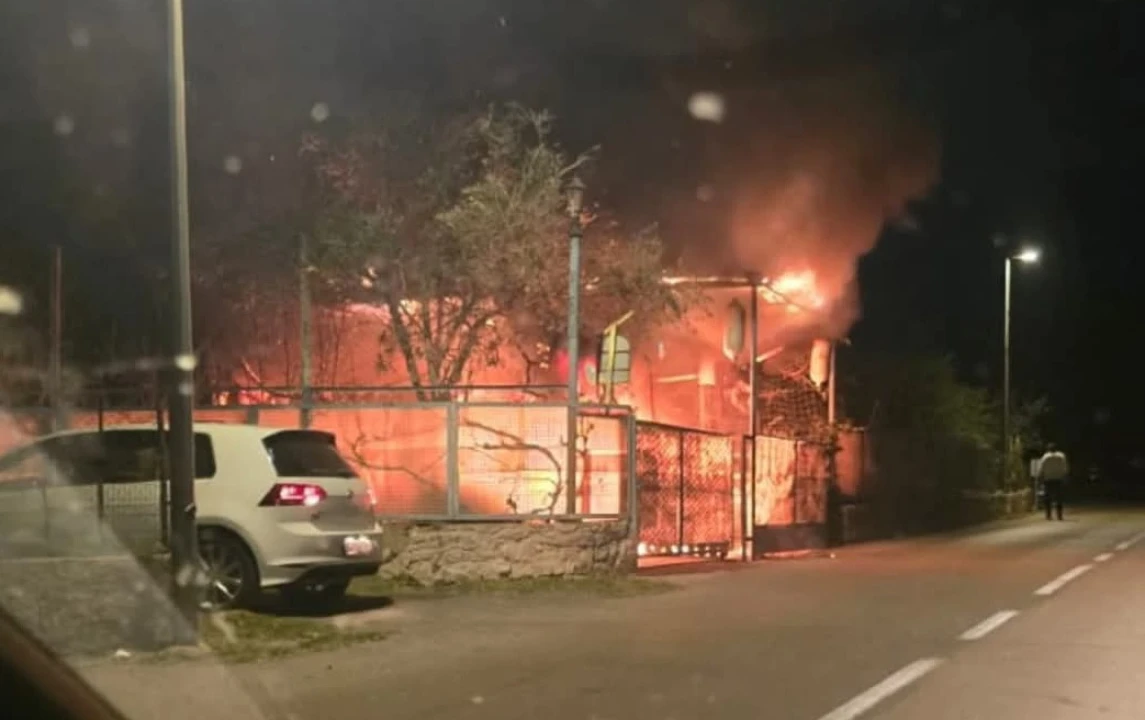 Večeras požar u garaži u Bilicama i smeća u Crnici: Brze intervencije vatrogasaca spriječile veću štetu