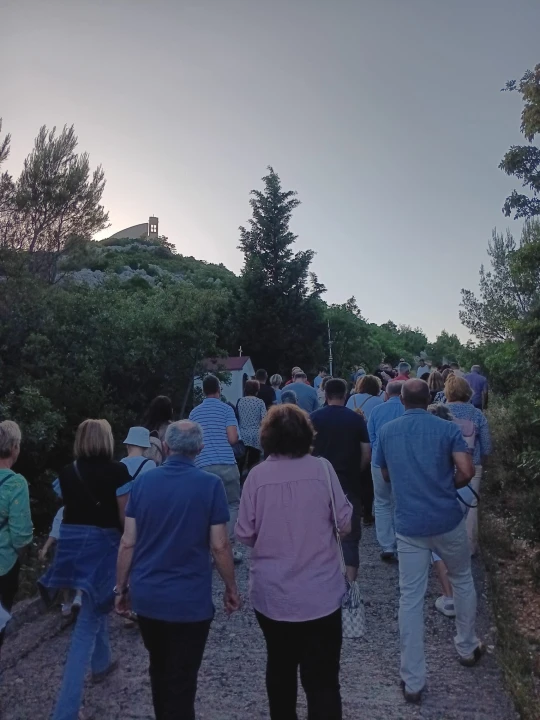 Od župne crkve do Okita: Održano Duhovsko bdijenje u Vodicama