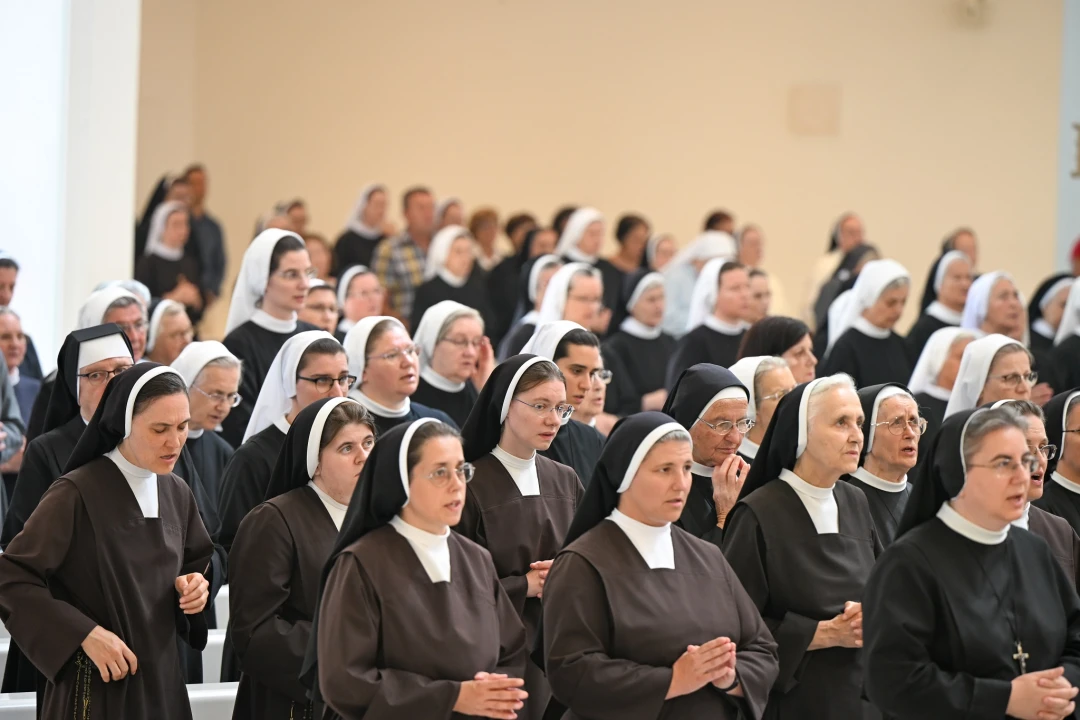 Preko 400 redovnika i redovnica okupilo se u Kninu