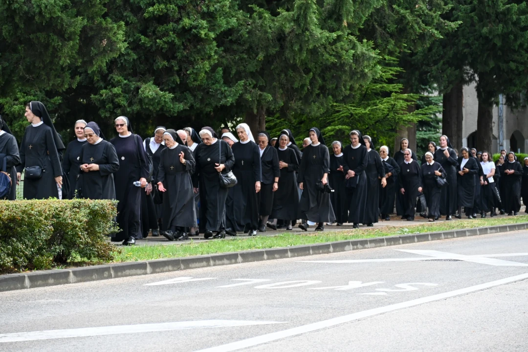 Preko 400 redovnika i redovnica okupilo se u Kninu