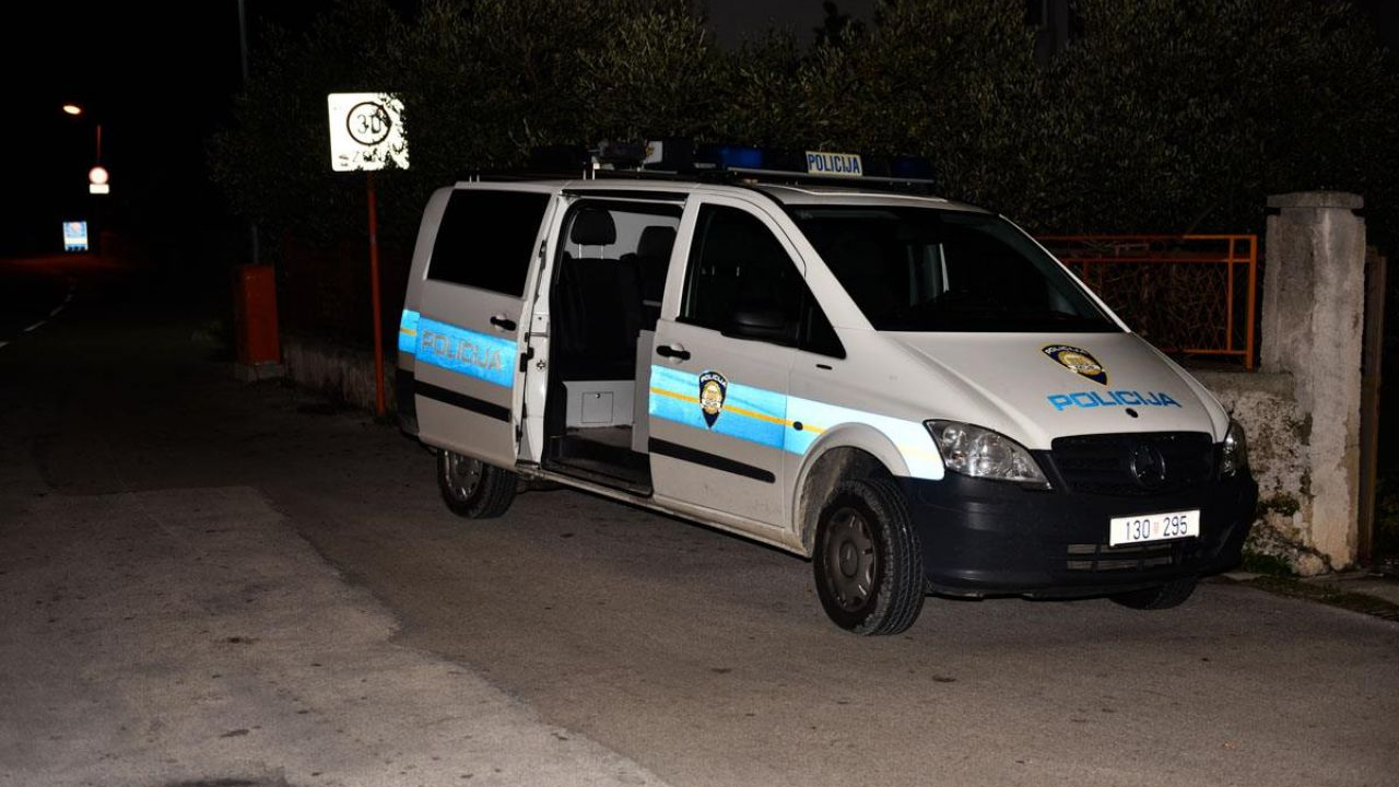 Ružna noć kod Drniša: Dvojica nasrnula na jednog, mahali noževima i prijetili smrću