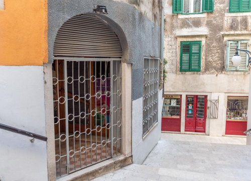 Gradska jezgra izgleda najjadnije ikad: Jedva da itko još tamo radi (i živi), katanac je na skoro svakim vratima