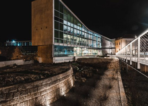 Prste na tipkovnicu: Šibenska knjižnica opet nagrađuje kratke priče, prva nagrada tri tisuće kuna