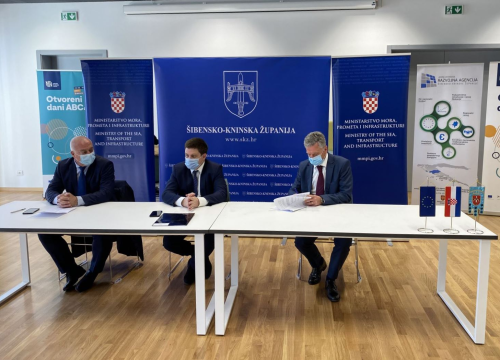 Butković u Šibeniku potpisao hrpu ugovora i usput pohvalio uređenje Vrnaže