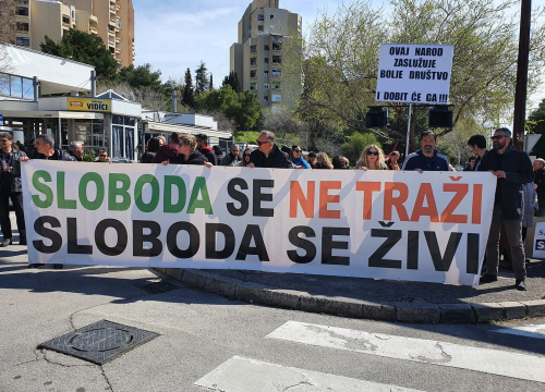 Prosvjed nazvan 'Svjetska povorka za slobodu i demokraciju' krenuo s Vidika prema Poljani