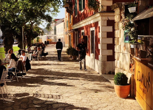 Šibenčanima danas besplatna kava u Azimutu i to zbog Međunarodnog dana poezije