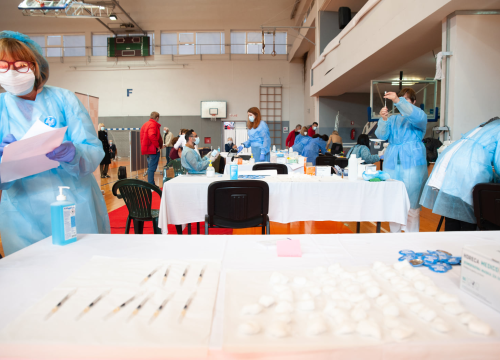 Fotografija 11 - Na Baldekin po svoju dozu ide 480 ljudi: Bivša medicinska sestra Ana Paić prva je cijepljena protiv covida