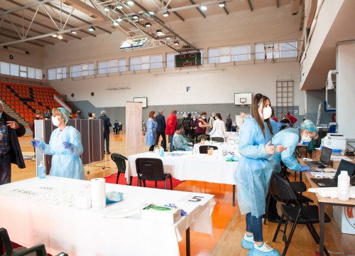 Fotografija 10 - Na Baldekin po svoju dozu ide 480 ljudi: Bivša medicinska sestra Ana Paić prva je cijepljena protiv covida