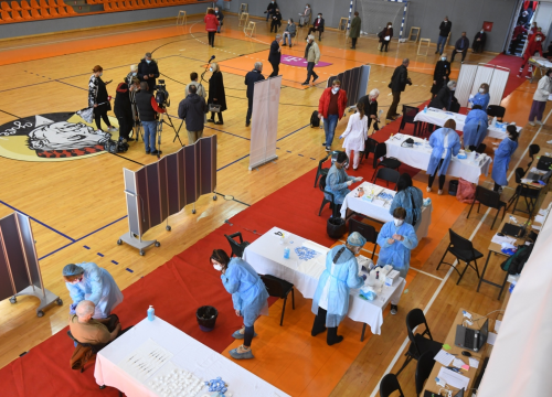 Na Baldekin po svoju dozu ide 480 ljudi: Bivša medicinska sestra Ana Paić prva je cijepljena protiv covida