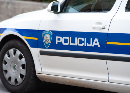 Motociklist sletio s ceste kod Brela, podlegao ozljedama u splitskoj bolnici