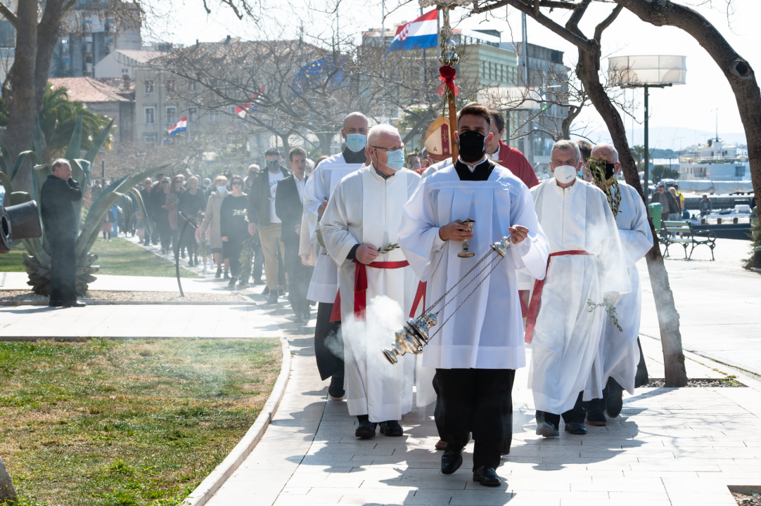 Procesijom, misom i blagoslovom maslinovih grančica Šibenčani proslavili Cvjetnicu