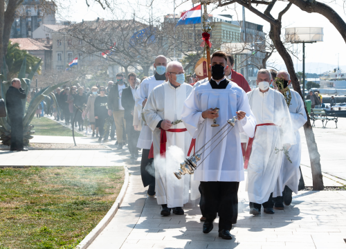 Fotografija 2 - Procesijom, misom i blagoslovom maslinovih grančica Šibenčani proslavili Cvjetnicu