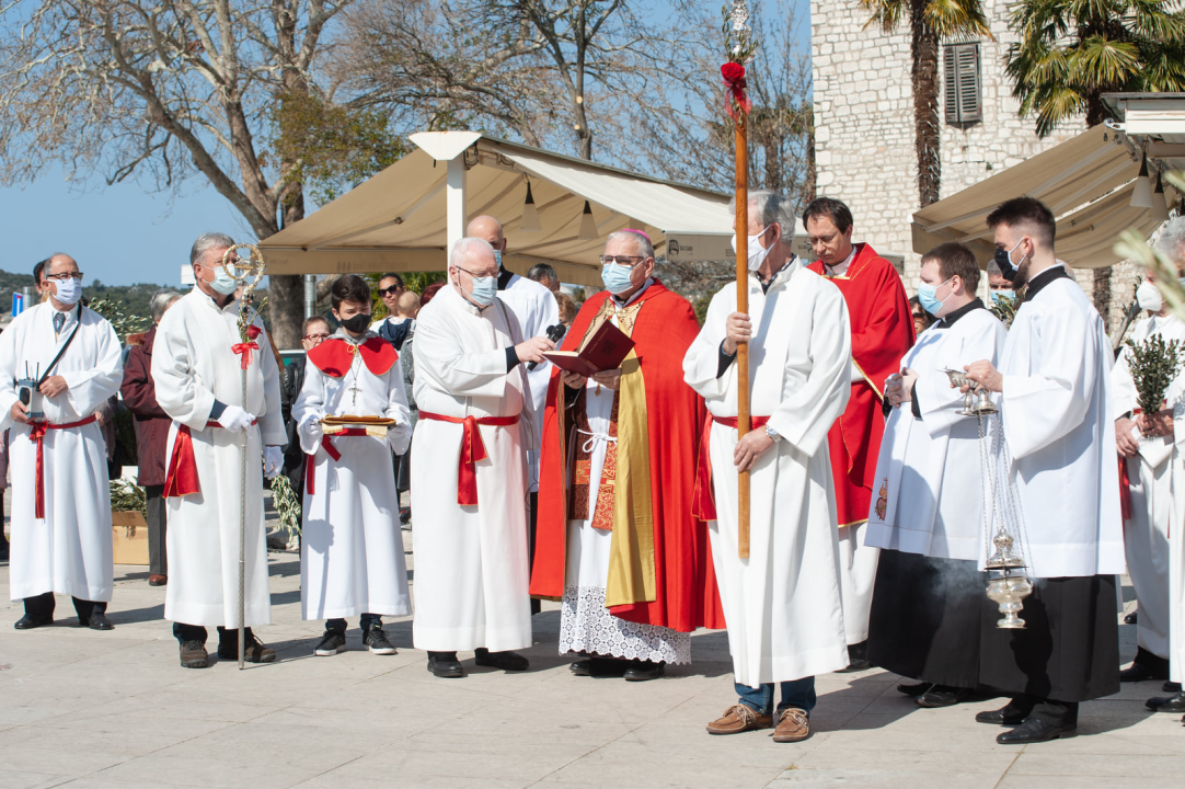 Procesijom, misom i blagoslovom maslinovih grančica Šibenčani proslavili Cvjetnicu