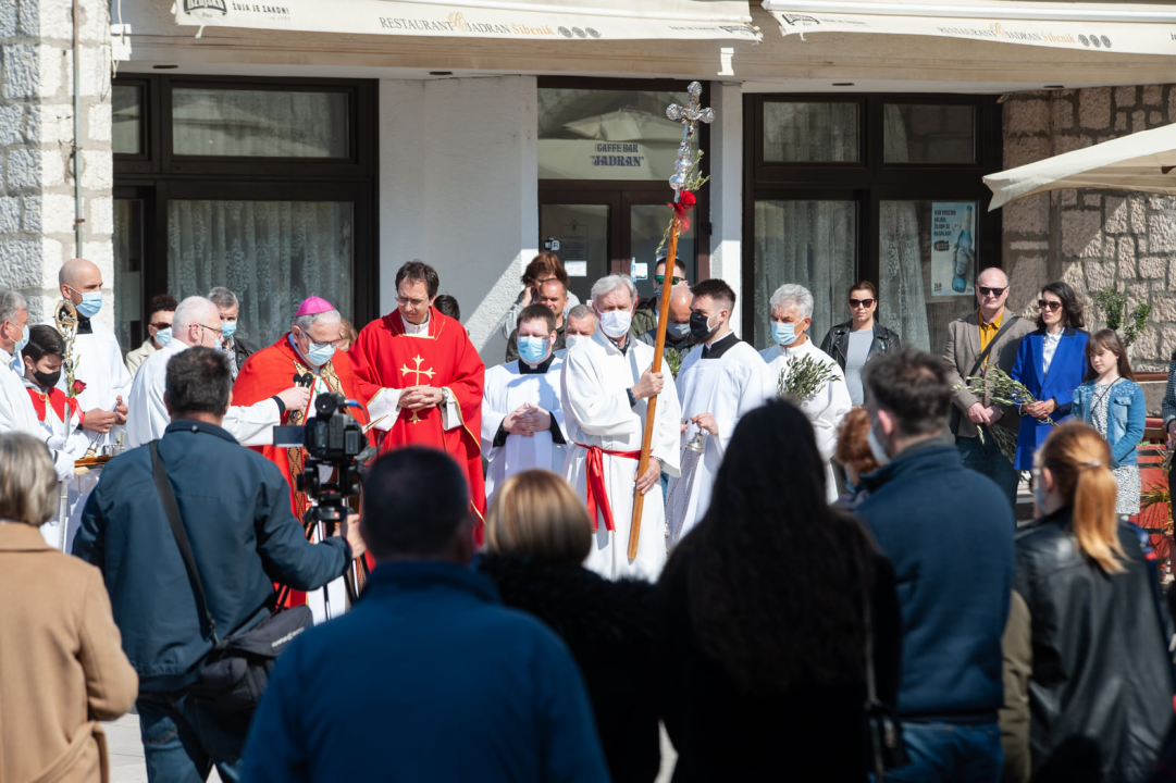 Procesijom, misom i blagoslovom maslinovih grančica Šibenčani proslavili Cvjetnicu