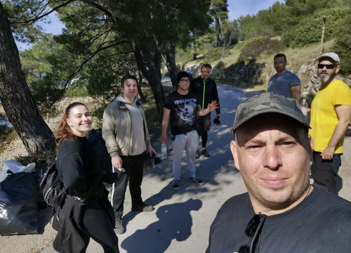 Akcija čišćenja od obale sv. Petra do uvale Panikovac: 'Žalosno je da na šetnici koja gleda na grad ima ovoliko smeća'