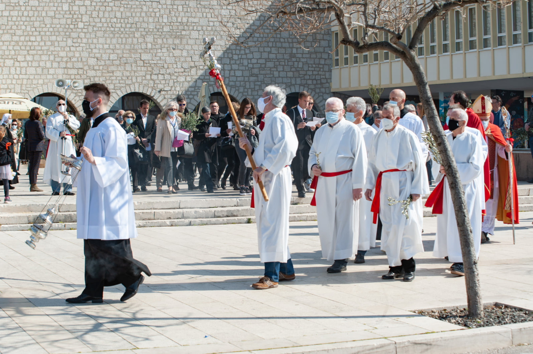Procesijom, misom i blagoslovom maslinovih grančica Šibenčani proslavili Cvjetnicu