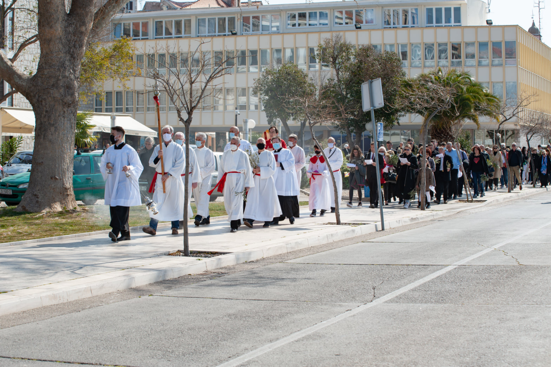 Procesijom, misom i blagoslovom maslinovih grančica Šibenčani proslavili Cvjetnicu