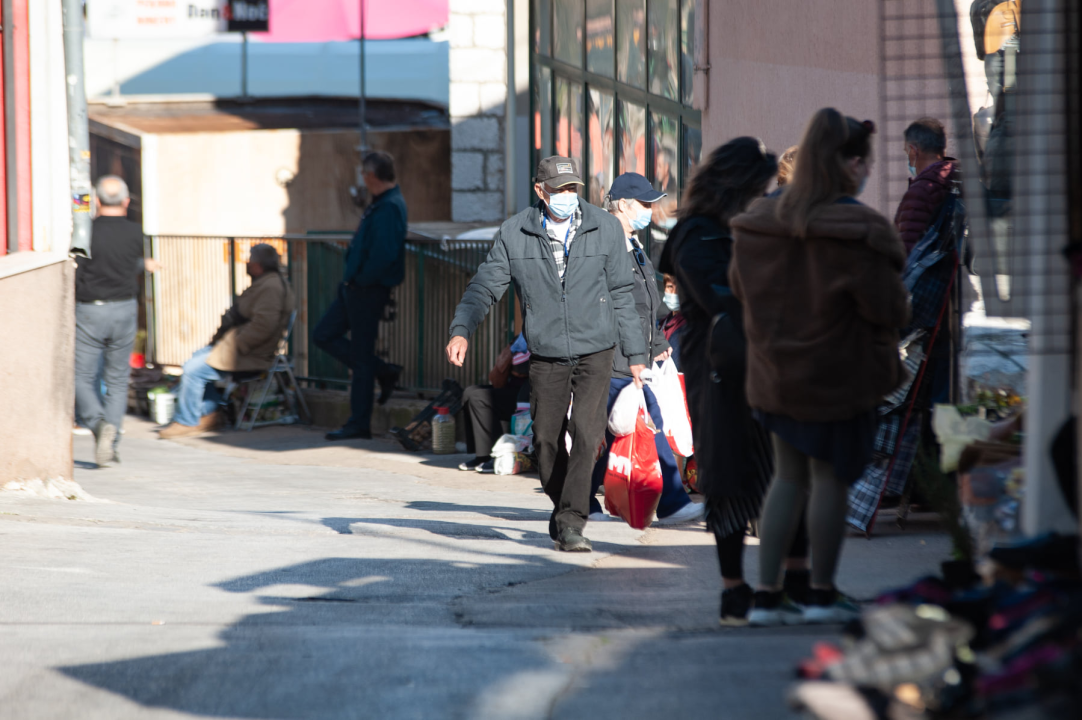 Šibenčani se više-manje pridržavaju novih mjera: U điru po pijaci kupovalo se i s maskom i bez maske