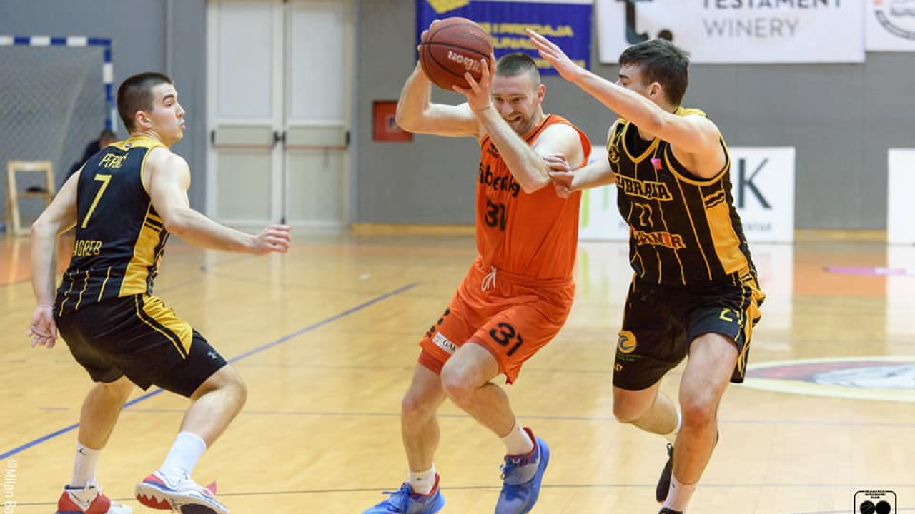 Košarkaši GKK Šibenke zakomplicirali situaciju oko play-offa domaćim porazom od VROS-a