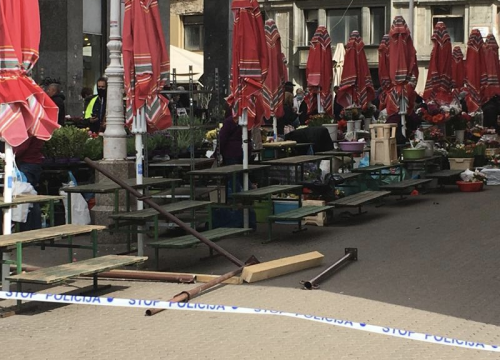 Dio konstrukcije sa zgrade u centru Zagreba pao na čovjeka: 'Letjeli su dijelovi fasade i krhotine'