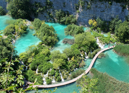 Plitvice u travnju srezale cijene ulaznica: Do kraja mjeseca na Plitvička jezera možete puno jeftinije