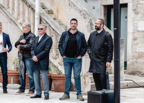 Fotografija 3 - ‘Stabilno’, ali ‘Za svaki slučaj...’: Pauk i Rakić ispred katedrale predstavili kandidature za župana i zamjenika